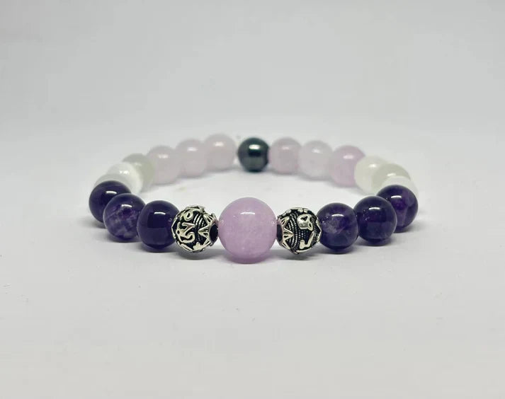 Crystal bracelet for overthinking, fear and anxiety with calming stones, soft lighting and a soothing, minimal background.